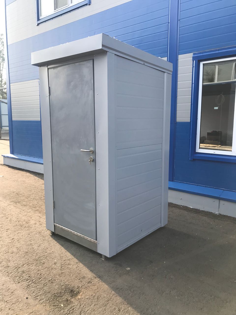 Теплая туалетная кабина ЭКОС-1 с баком на 250 л. в Челябинске